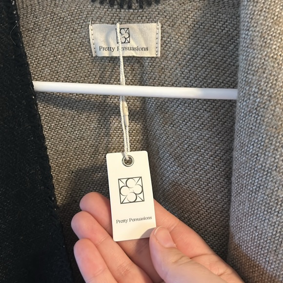 BRAND NEW- Warm wrap shawl OS with tags - Picture 4 of 6